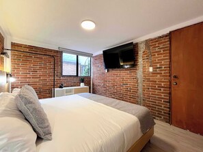 1 habitación, tabla de planchar con plancha, wifi y ropa de cama