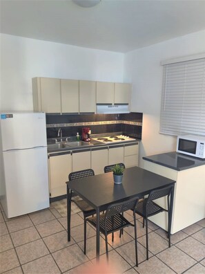 Fridge, microwave, stovetop, coffee/tea maker