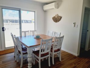 Dining - SurfMist House - WiFi (Robe)