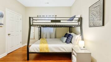 3 bedrooms, iron/ironing board, WiFi, bed sheets