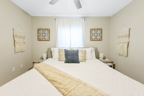 3 bedrooms, iron/ironing board, WiFi, bed sheets