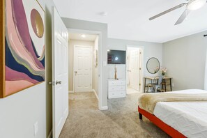 3 bedrooms, desk, iron/ironing board, WiFi - *Lux Modern Townhome * Downtown* King Beds * Duke* (Durham)