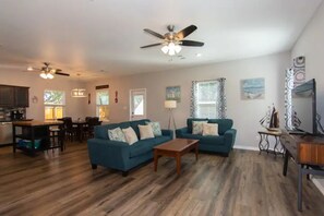 Televisor intel·ligent, reproductor de DVD i llibres 