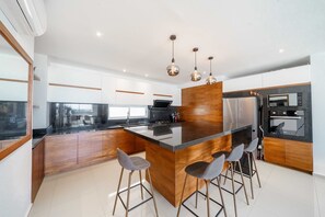 Fridge, microwave, oven, stovetop - 2 Level Luxury Penthouse w/Private JAcuzzi - Great location next to Hotel Zone (Cancún)