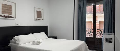 3 slaapkamers, een strijkplank/strijkijzer, reisbedje, gratis wifi