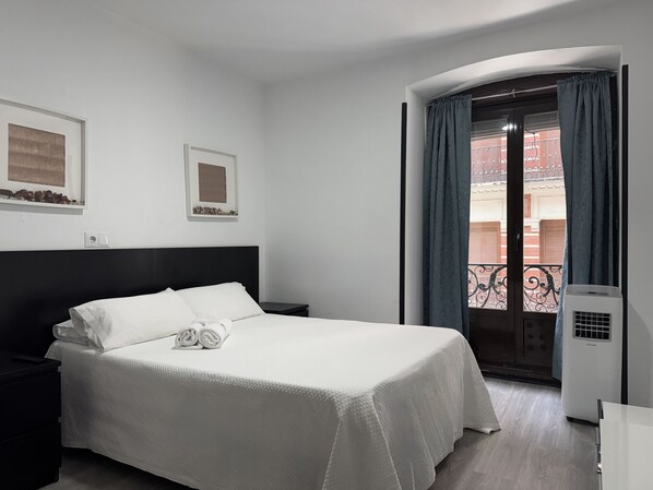 3 bedrooms, iron/ironing board, travel crib, free WiFi