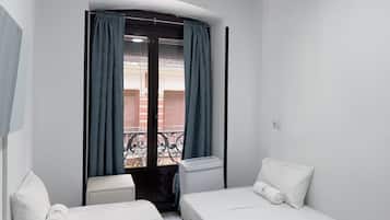 3 slaapkamers, een strijkplank/strijkijzer, reisbedje, gratis wifi