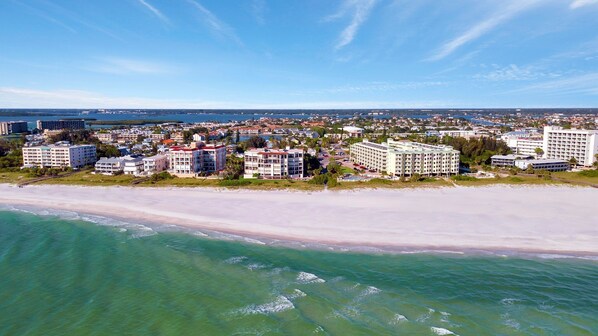 Perto da praia, bar na praia