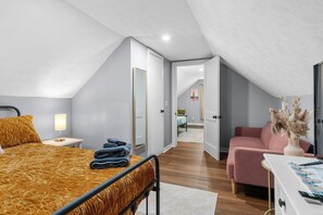 4 Schlafzimmer, Betten mit Memory-Foam-Matratzen, Verdunkelungsvorhänge