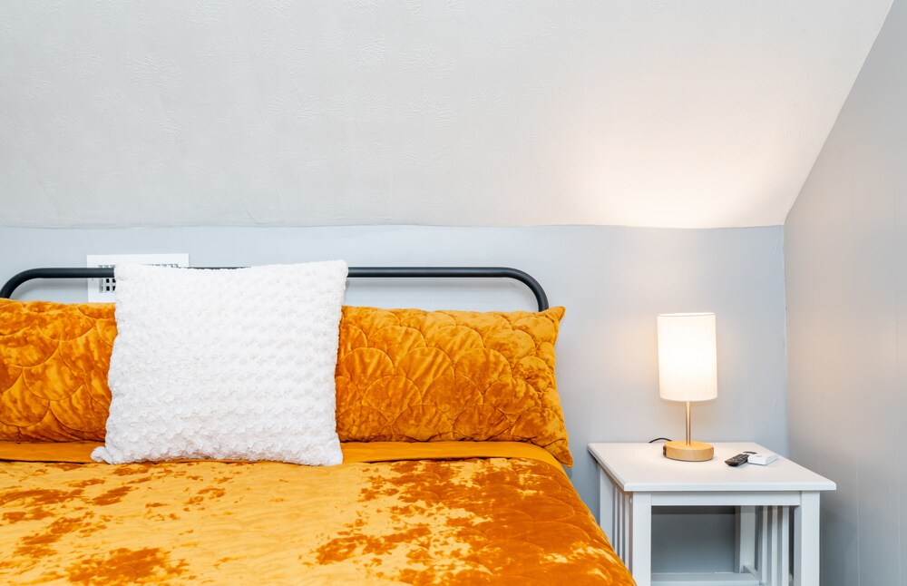 Urban CottageBourbon Trail, Fair Expo, YUM, Derby! Louisville Vrbo