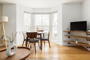 Enjoy a comfortable stay with a dining area, TV, and natural decor.