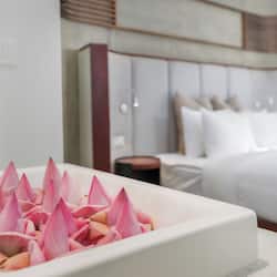 Klassieke tweepersoonskamer (Free laundry, A/port pick-up,Mini-Bar) | 1 slaapkamer, Italiaanse Frette-lakens, luxe beddengoed