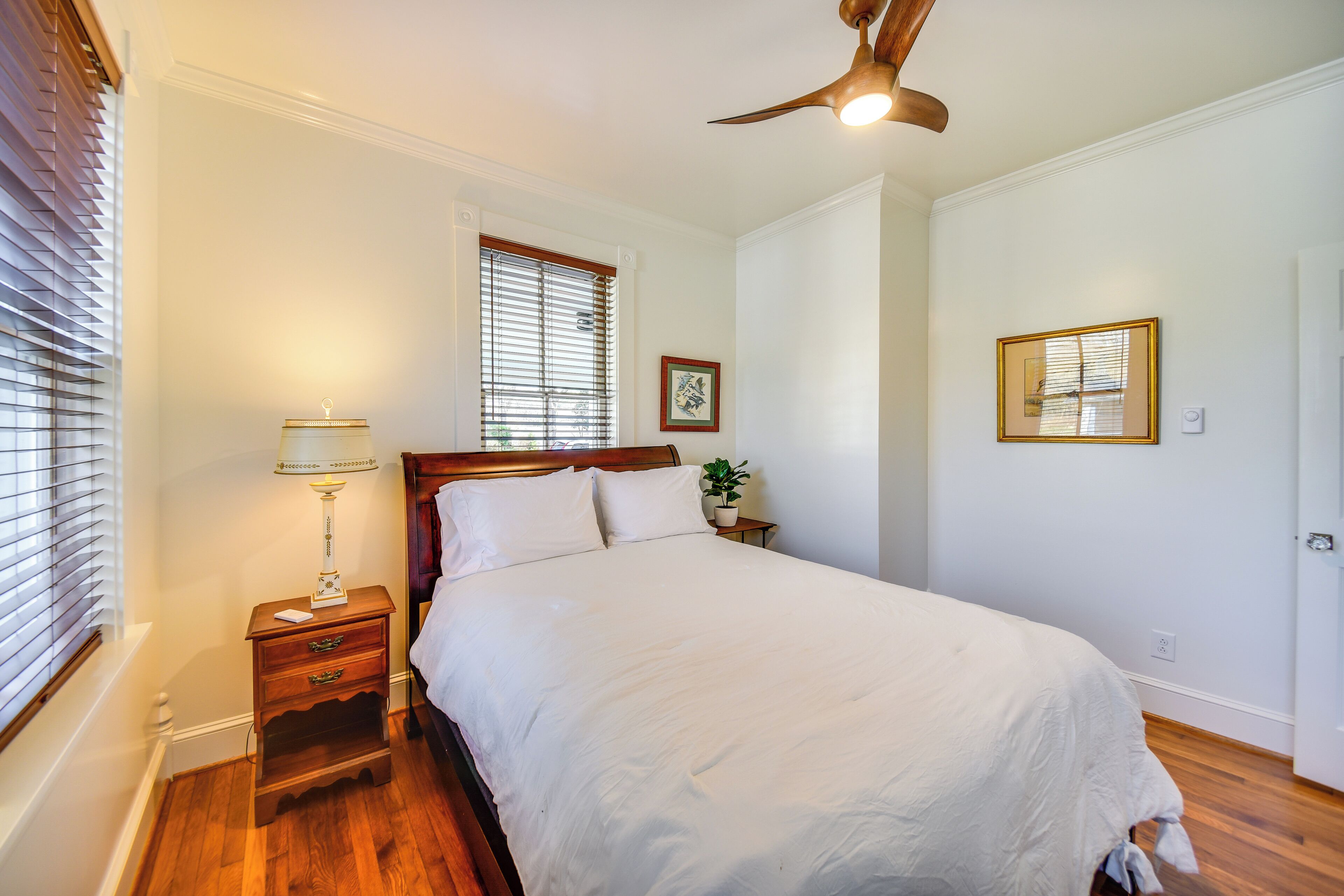 2 bedrooms, iron/ironing board, internet, bed sheets