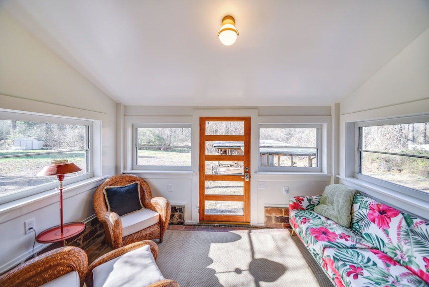 Radiant Gloucester House W/ Private Porch! - Gloucester, VA