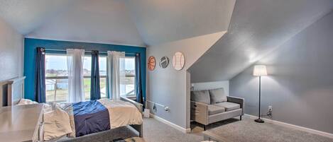 5 bedrooms, iron/ironing board, WiFi, bed sheets