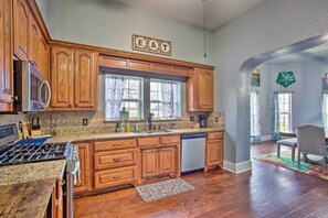 Réfrigérateur, micro-ondes, plaque de cuisson, lave-vaisselle