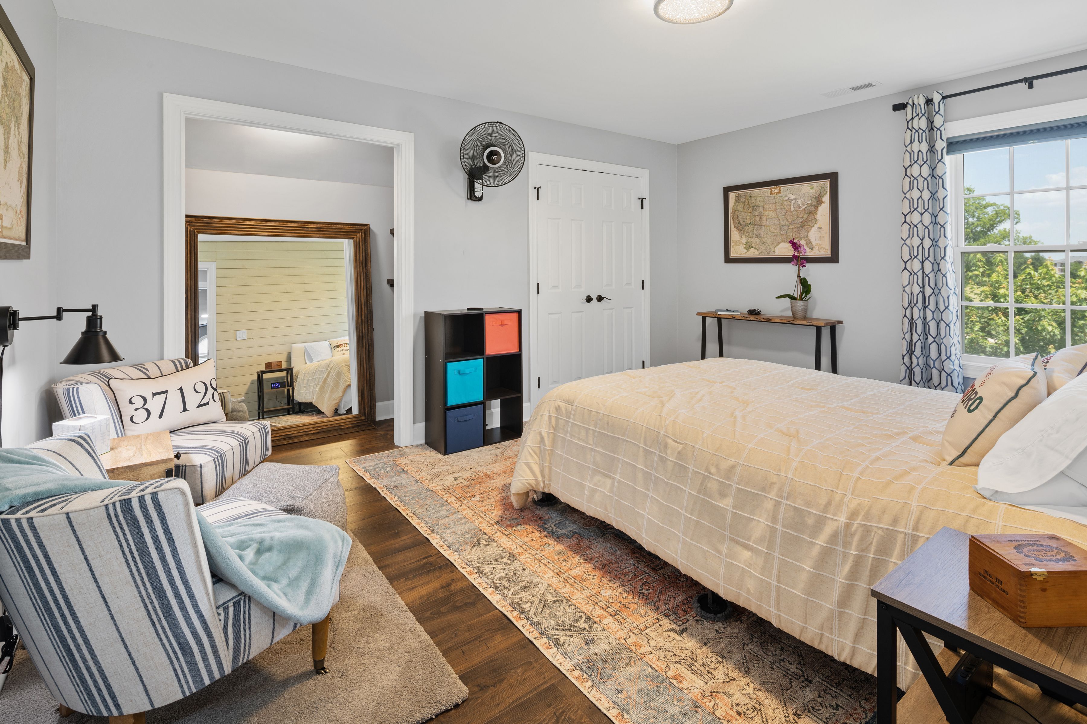 Elegance & Serenity. "PRIVATE" 2nd Floor Apartment newly renovated.