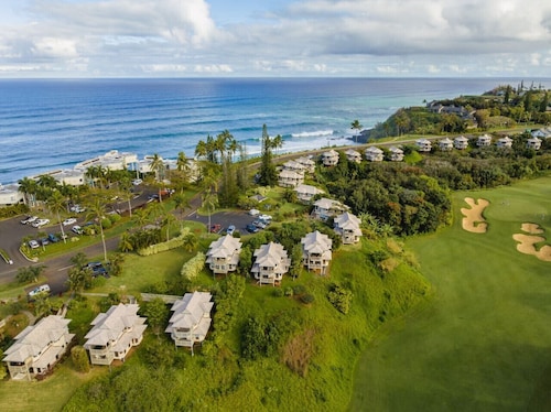Magical views of Hanalei Bay, Napali Coast and the Makai Golf Course in a beautifully styled home