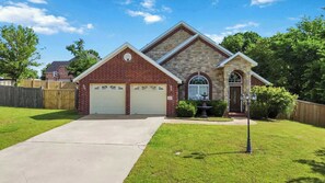 Exterior - Casa Oasis - Large Home, 1-Acre, Near Trails & Fun (Springdale)