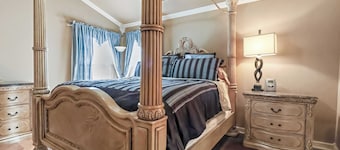 Casa Oasis - Large Home, 1-Acre, Near Trails & Fun