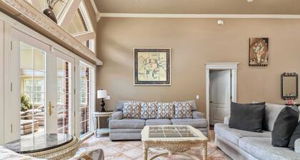 Casa Oasis - Large Home, 1-Acre, Near Trails & Fun
