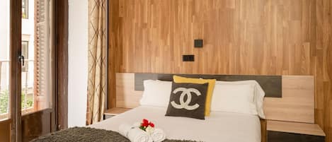 2 slaapkamers, een strijkplank/strijkijzer, reisbedje, gratis wifi