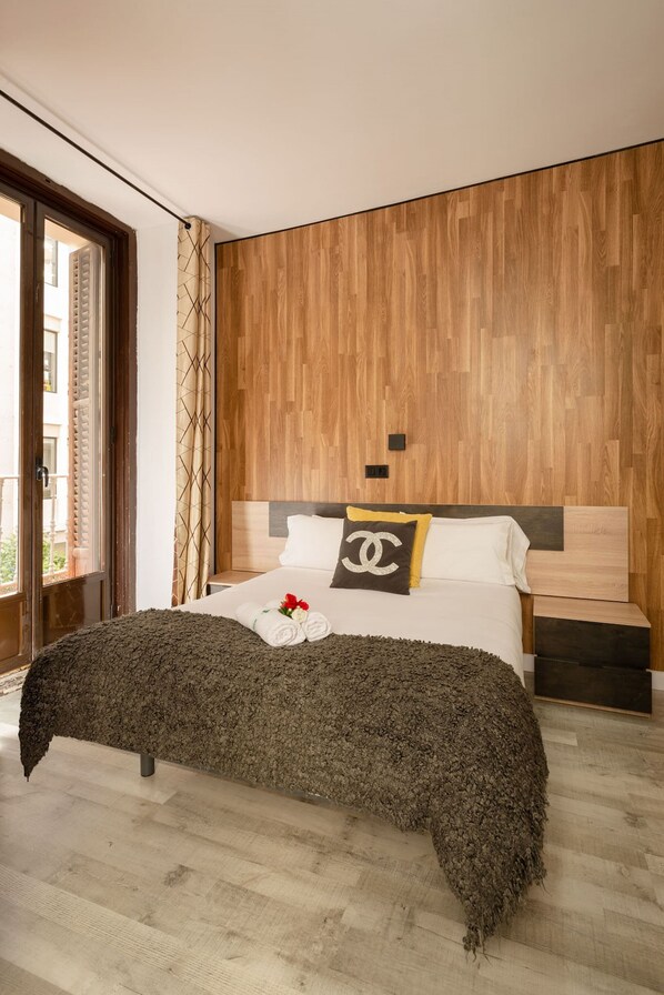 2 bedrooms, iron/ironing board, travel crib, free WiFi