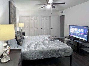 3 bedrooms, iron/ironing board, WiFi, bed sheets - Excellent! Single-Story Home with pool in Tempe (Tempe)