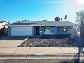 Exterior - Excellent! Single-Story Home with pool in Tempe (Tempe)