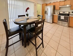 Dining - Cute! Single-Story-Gated Community w/Pool (Glendale)