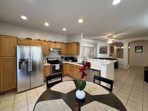 Fridge, microwave, oven, stovetop - Cute! Single-Story-Gated Community w/Pool (Glendale)