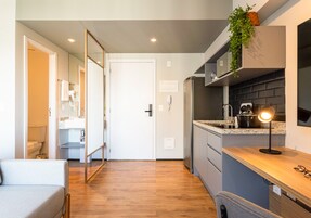 大冰箱、微波炉、炉灶、厨具/餐具