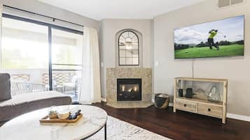 Fernseher, Kamin, Arbeitsbereiche