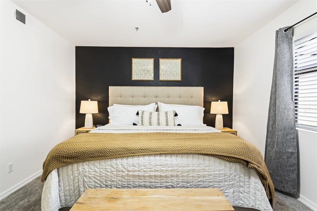 2 Schlafzimmer, Schreibtisch, Bügeleisen/Bügelbrett, Reisekinderbett