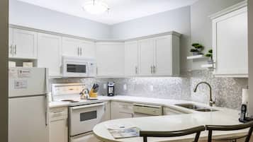 City Apartment, 2 Queen Beds | Private kitchen | Full-sized fridge, microwave, oven, stovetop
