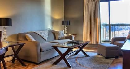 Obasa Suites @ The Hallmark