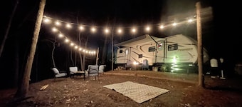 camper with kitchen sleeps 5 with outdoor living area