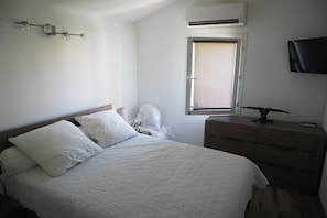 2 bedrooms, iron/ironing board, free WiFi - Charming air-conditioned house in Sorède sleeps 4/6, 6 km from Argelès Sur Mer. (Sorède)