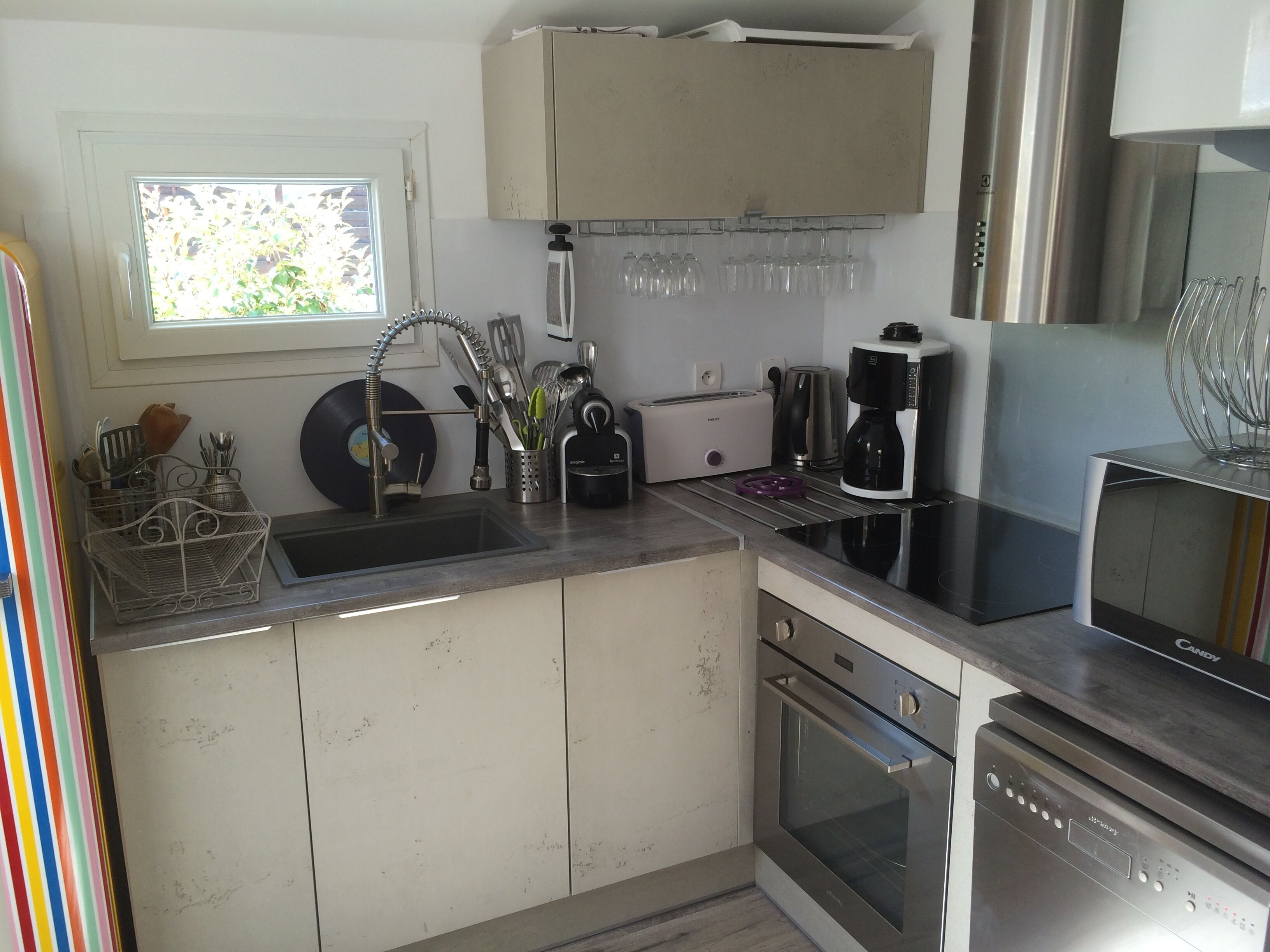 冰箱、微波炉、烤箱、炉灶