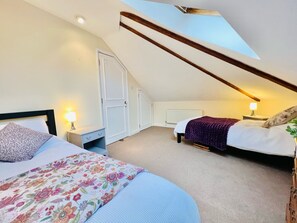 3 bedrooms, iron/ironing board, free WiFi, bed sheets