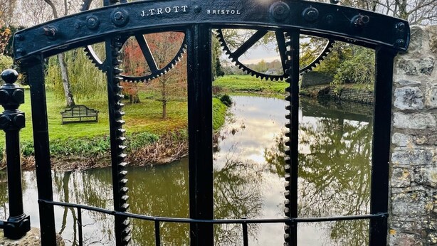 A black metal gate with the inscription "J. Trotter Bristol" and two large gears. - Central Bristol/Bath both 9 mins by train - by river, park in Conservation Area (Keynsham)