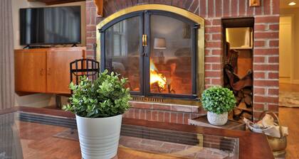 Skiers! Fox Hollow 2br/2ba Condo. Across From Pico, Minutes To Killington 2 Bedroom Condo