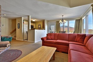 Condo, 2 Bedrooms | Living area