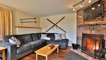 Condo, 2 Bedrooms | Interior