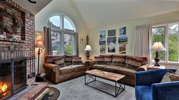 Condo, 2 Bedrooms | Living area