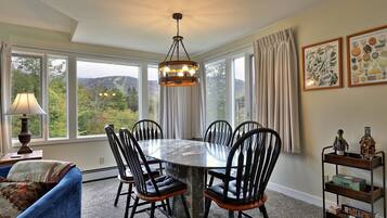 Condo, 2 Bedrooms | Dining