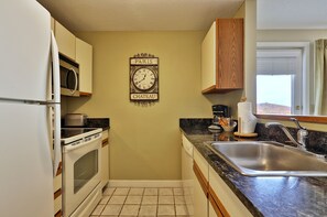 Condo, 2 Bedrooms | Private kitchen