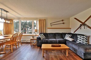 Condo, 2 Bedrooms | Interior