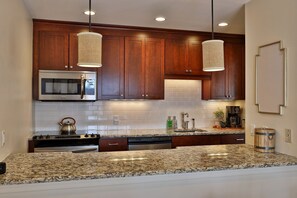 Condo, 3 Bedrooms | Private kitchen