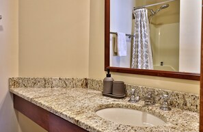 Leilighet, 3 soverom | Bad